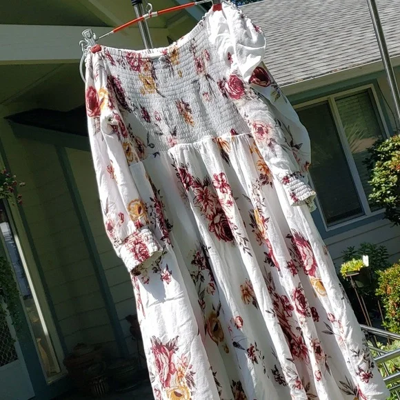 TORRID Ivory rose print DRESS On/Off shoulder, Ruched top. SIZE 1 EUC - Picture 7 of 12